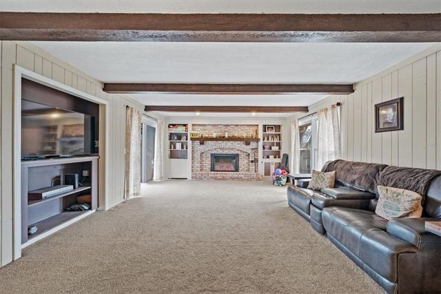 10219 Caenen Drive, Lenexa, KS 66215