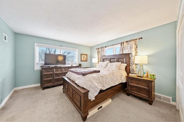 10219 Caenen Drive, Lenexa, KS 66215