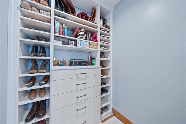 10219 Caenen Drive, Lenexa, KS 66215