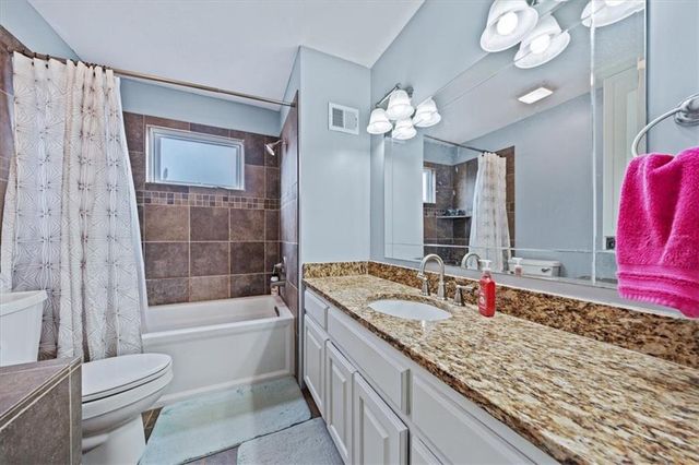 10219 Caenen Drive, Lenexa, KS 66215