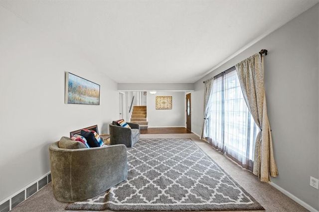 10219 Caenen Drive, Lenexa, KS 66215