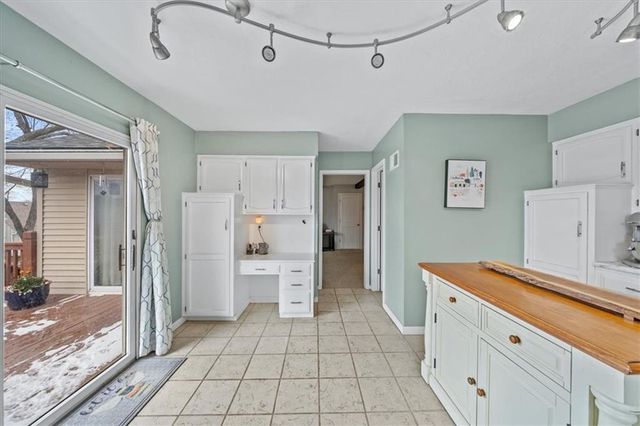 10219 Caenen Drive, Lenexa, KS 66215