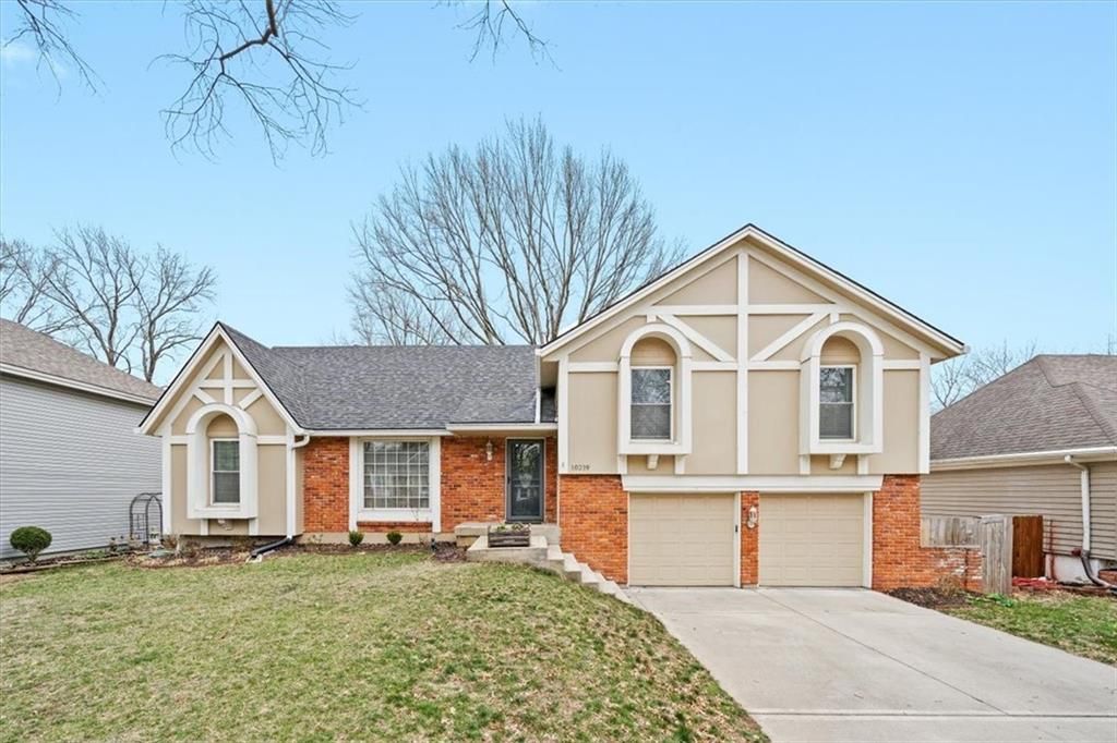 10219 Caenen Drive, Lenexa, KS 66215