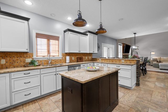 852 STONEBRIDGE Circle, Eldridge, IA 52748