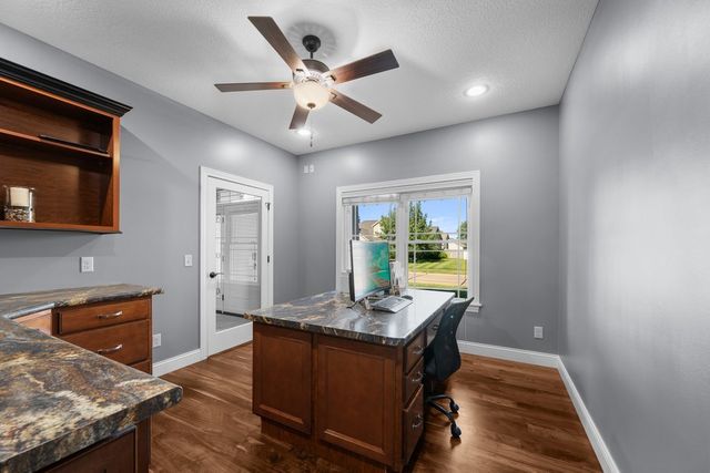 852 STONEBRIDGE Circle, Eldridge, IA 52748