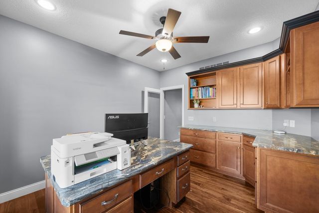 852 STONEBRIDGE Circle, Eldridge, IA 52748