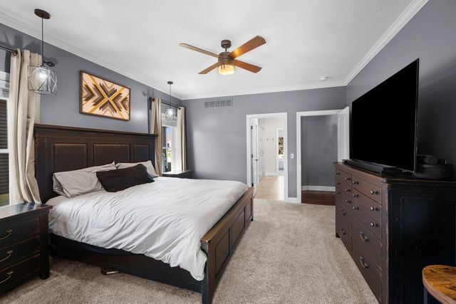 852 STONEBRIDGE Circle, Eldridge, IA 52748