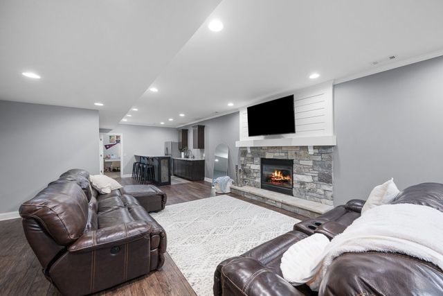 852 STONEBRIDGE Circle, Eldridge, IA 52748