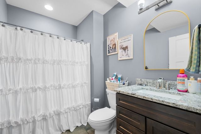 852 STONEBRIDGE Circle, Eldridge, IA 52748