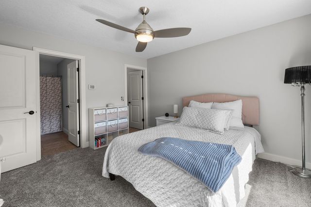 852 STONEBRIDGE Circle, Eldridge, IA 52748