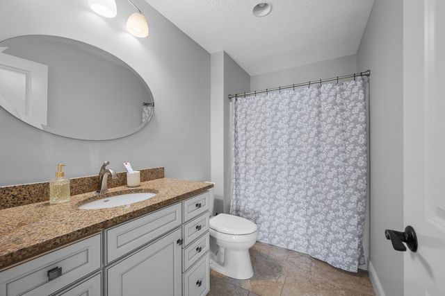 852 STONEBRIDGE Circle, Eldridge, IA 52748