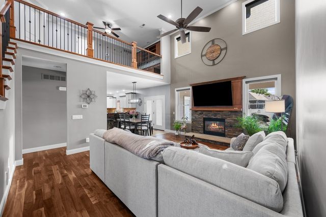 852 STONEBRIDGE Circle, Eldridge, IA 52748