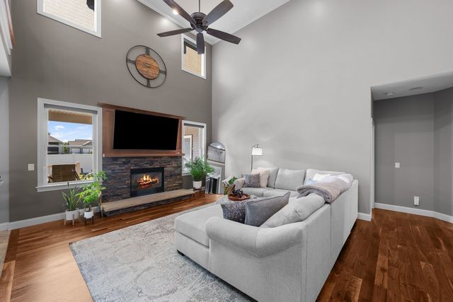 852 STONEBRIDGE Circle, Eldridge, IA 52748