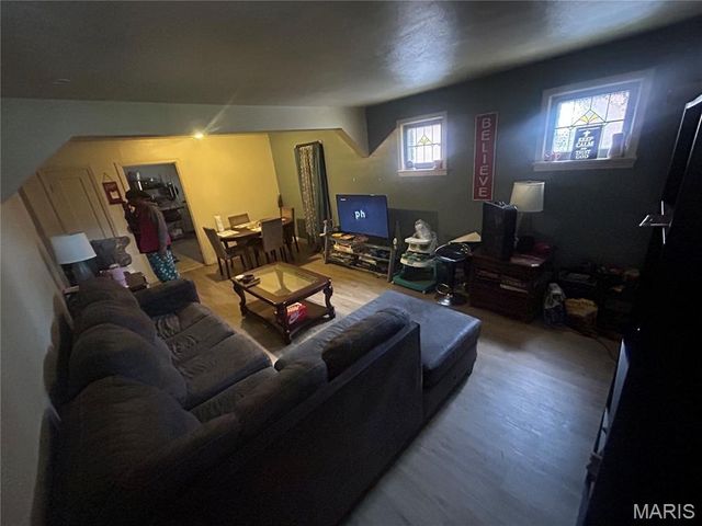 7027 Dawson Place, St Louis, MO 63136