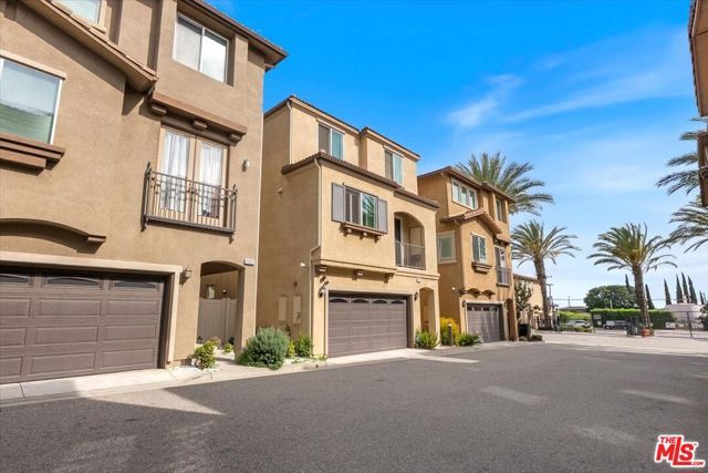 11926 Olive Glen Lane, Los Angeles, CA 90047