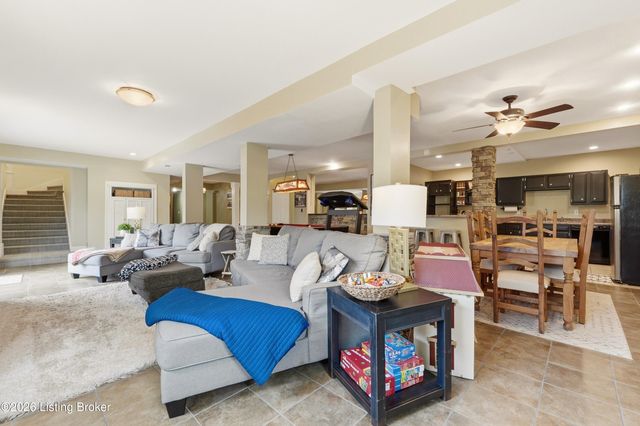 3419 Mt Rainier Dr, Louisville, KY 40241