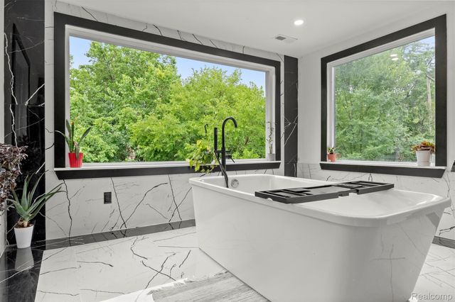 2283 Lamothe Street, Detroit, MI 48206