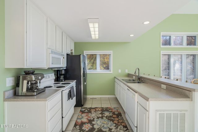 551 Deerwood Lane, Lafollette, TN 37766