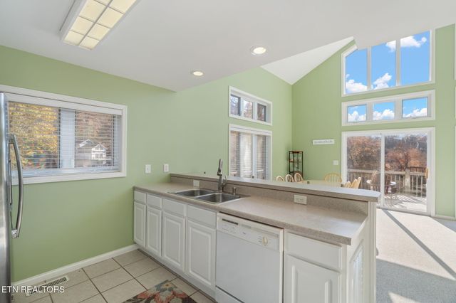 551 Deerwood Lane, Lafollette, TN 37766