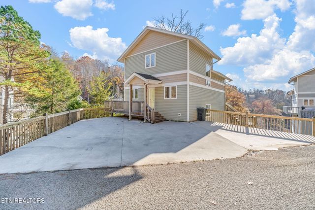 551 Deerwood Lane, Lafollette, TN 37766