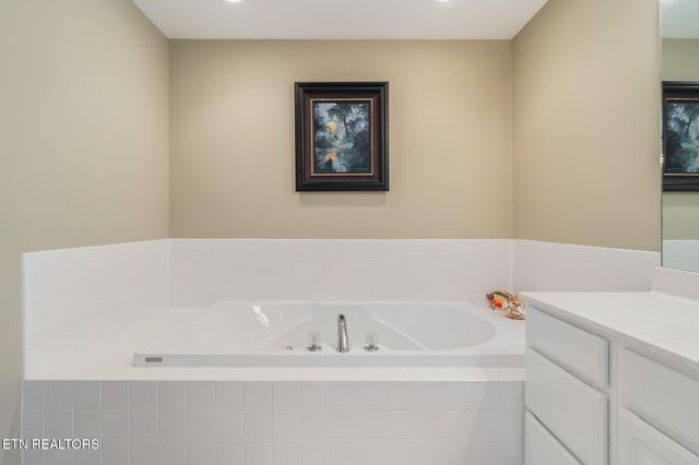 551 Deerwood Lane, Lafollette, TN 37766