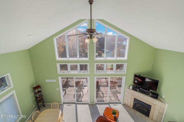 551 Deerwood Lane, Lafollette, TN 37766