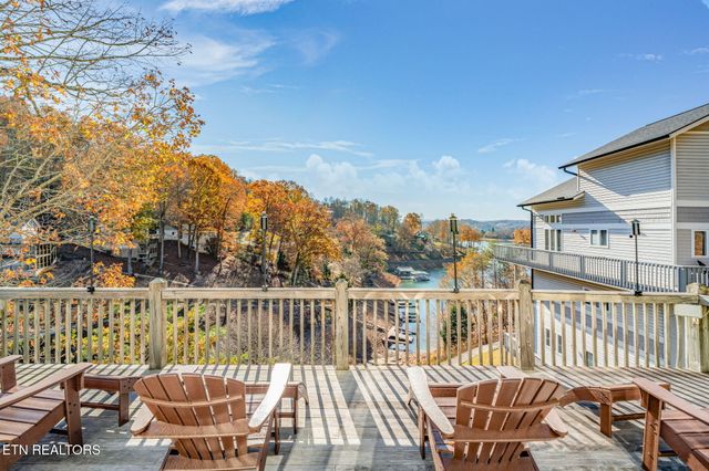 551 Deerwood Lane, Lafollette, TN 37766