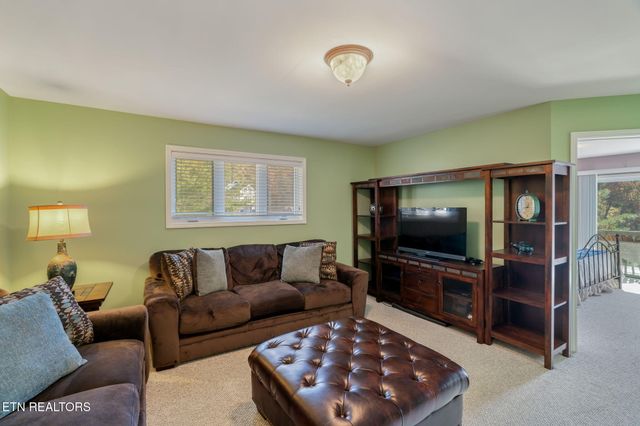 551 Deerwood Lane, Lafollette, TN 37766