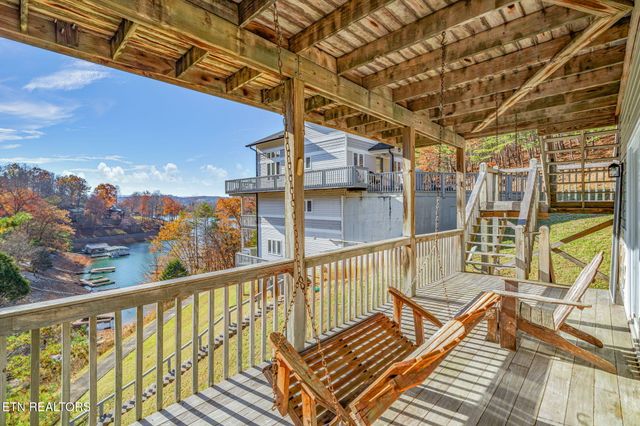 551 Deerwood Lane, Lafollette, TN 37766