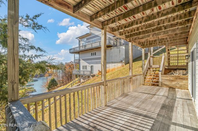 551 Deerwood Lane, Lafollette, TN 37766