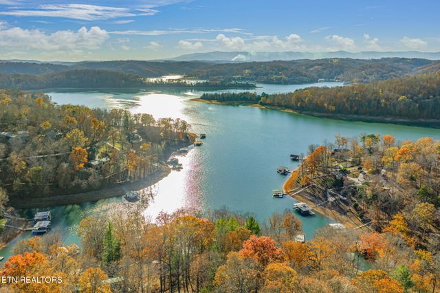 551 Deerwood Lane, Lafollette, TN 37766