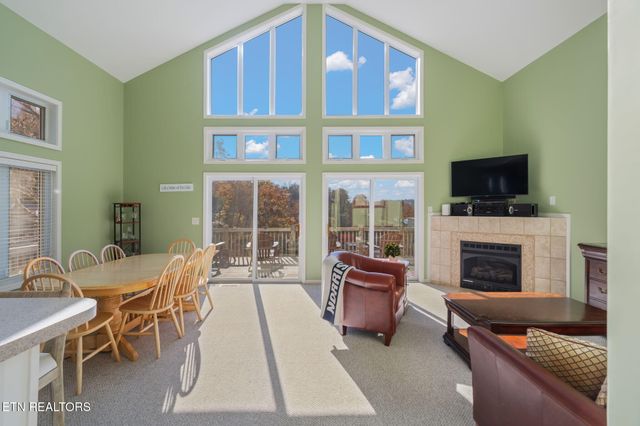 551 Deerwood Lane, Lafollette, TN 37766