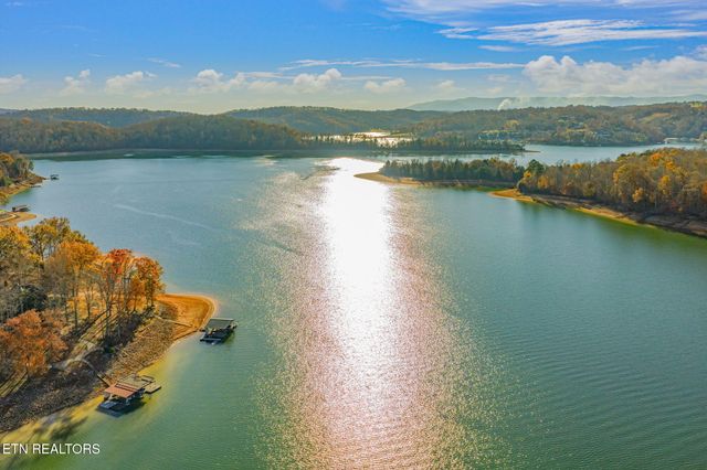 551 Deerwood Lane, Lafollette, TN 37766