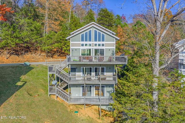 551 Deerwood Lane, Lafollette, TN 37766