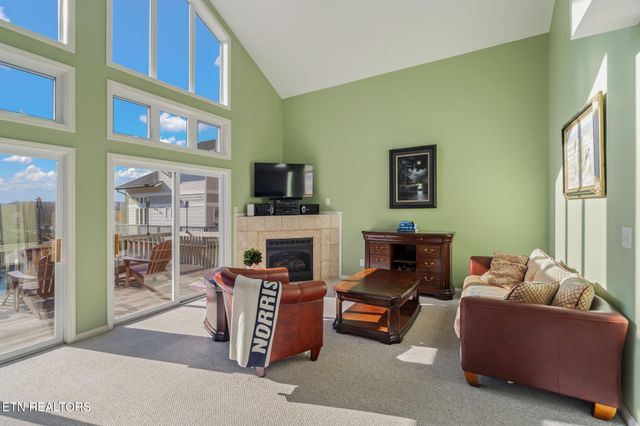 551 Deerwood Lane, Lafollette, TN 37766