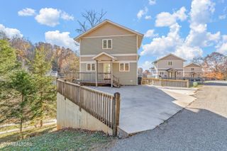 551 Deerwood Lane, Lafollette, TN 37766