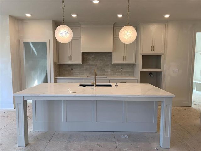 10515 N Liberty Street, Kansas City, MO 64155