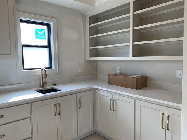 10515 N Liberty Street, Kansas City, MO 64155