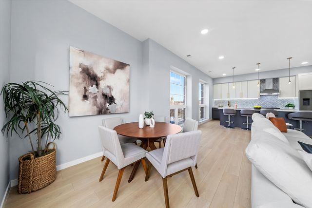 5830 N Lincoln Avenue 2S, Chicago, IL 60659