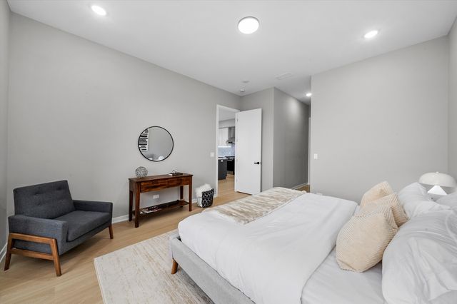 5830 N Lincoln Avenue 2S, Chicago, IL 60659