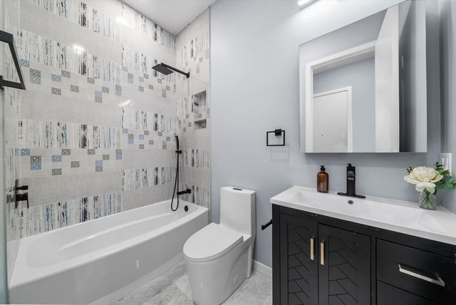 5830 N Lincoln Avenue 2S, Chicago, IL 60659