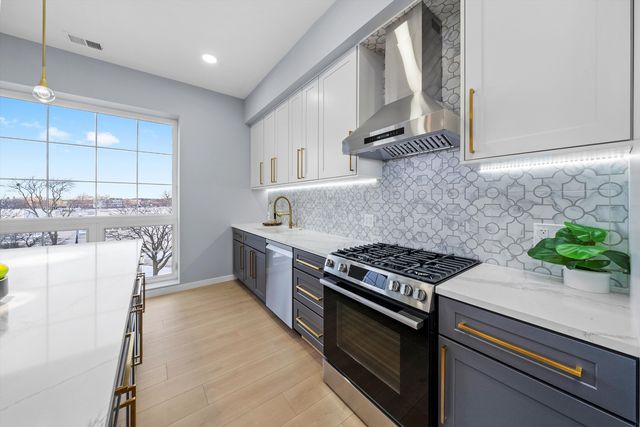 5830 N Lincoln Avenue 2S, Chicago, IL 60659