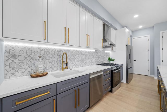 5830 N Lincoln Avenue 2S, Chicago, IL 60659