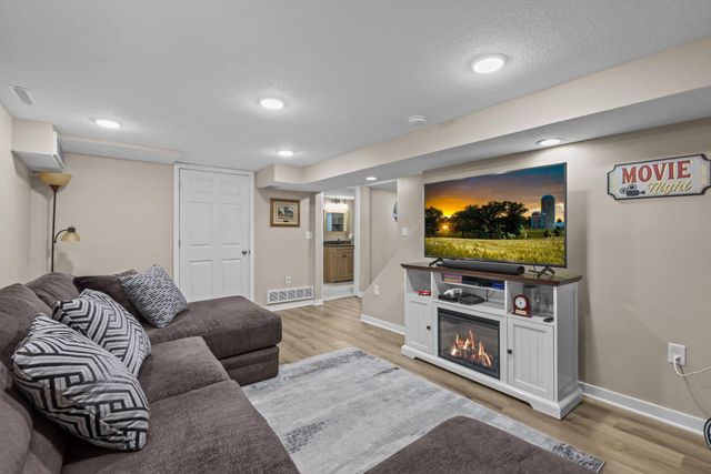 330 110th Lane NW, Coon Rapids, MN 55448