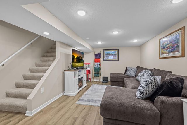 330 110th Lane NW, Coon Rapids, MN 55448