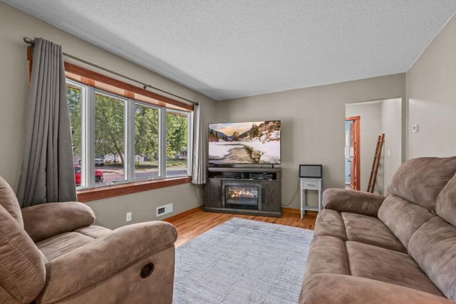 330 110th Lane NW, Coon Rapids, MN 55448