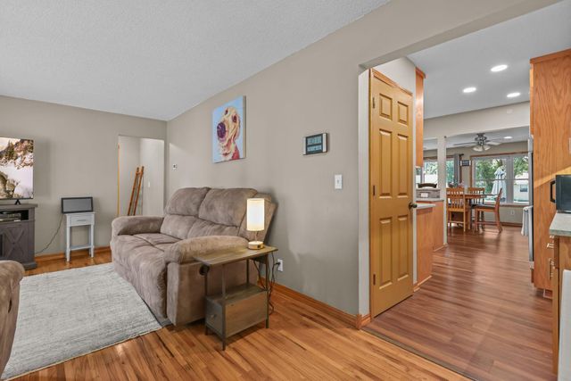 330 110th Lane NW, Coon Rapids, MN 55448