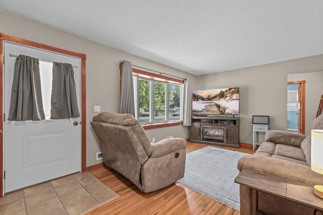 330 110th Lane NW, Coon Rapids, MN 55448