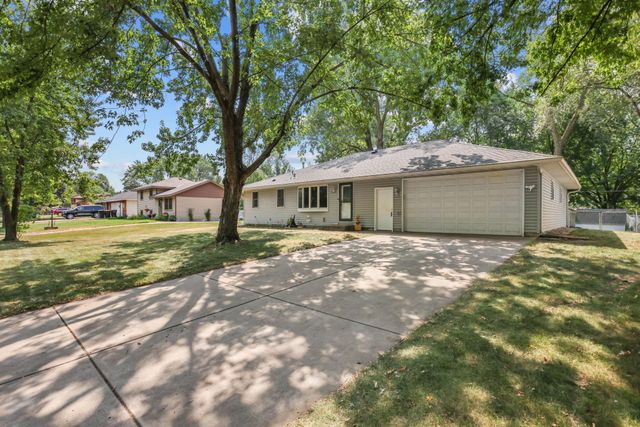 330 110th Lane NW, Coon Rapids, MN 55448
