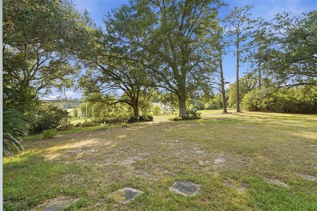 1202 Wachsen Drive, Moss Bluff, LA 70611